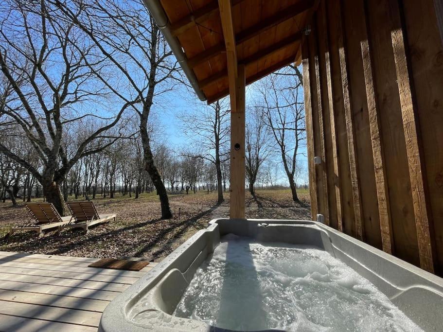 Dome Insolite Lichen Jacuzzi Et Petits-Dejeuners Inclus Gondrin Zewnętrze zdjęcie