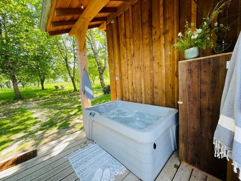 Dome Insolite Lichen Jacuzzi Et Petits-Dejeuners Inclus Gondrin Zewnętrze zdjęcie